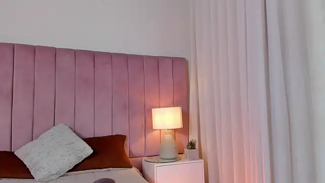 Snapshot of Aleja_arango1 chatting on October 3, 2025, 9:27 pm Aleja arango1 online show from October 3, 2025, 9:27 pm