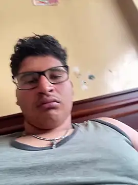 Snapshot of Ruk436 chatting on December 20, 2024, 7:07 pm Ruk436 online show from December 20, 2024, 7:07 pm