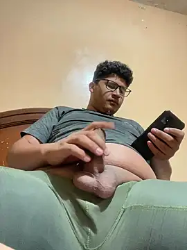 Snapshot of Ruk436 chatting on January 2, 2025, 4:20 am Ruk436 online show from January 2, 2025, 4:20 am