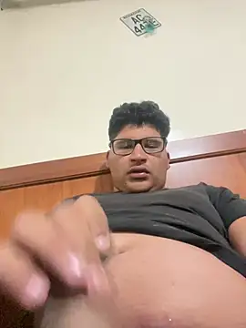 Snapshot of Ruk436 chatting on December 13, 2024, 3:49 am Ruk436 online show from December 13, 2024, 3:49 am