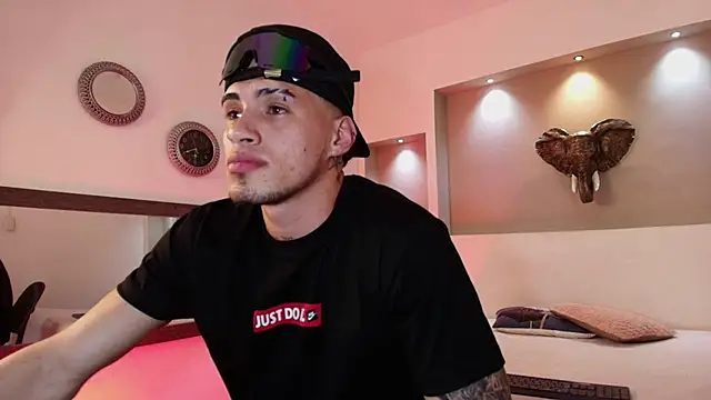 austin collinss online show from February 8, 2025, 4:57 am