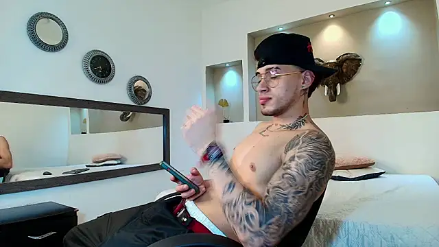 austin collinss online show from February 9, 2025, 8:32 am
