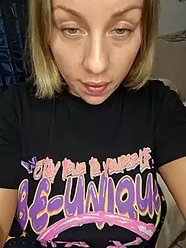 Sparkle2206 online show from May 21, 2026, 9:01 pm