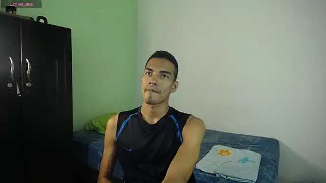 Snapshot of MykeLust chatting on December 16, 2024, 12:48 am MykeLust online show from December 16, 2024, 12:48 am