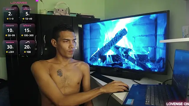 Snapshot of MykeLust chatting on December 18, 2024, 7:58 am MykeLust online show from December 18, 2024, 7:58 am