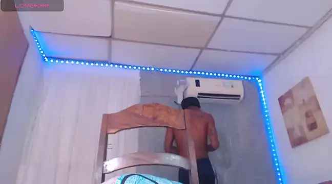 Reik Selfsuck23cm online show from December 3, 2024, 2:09 am