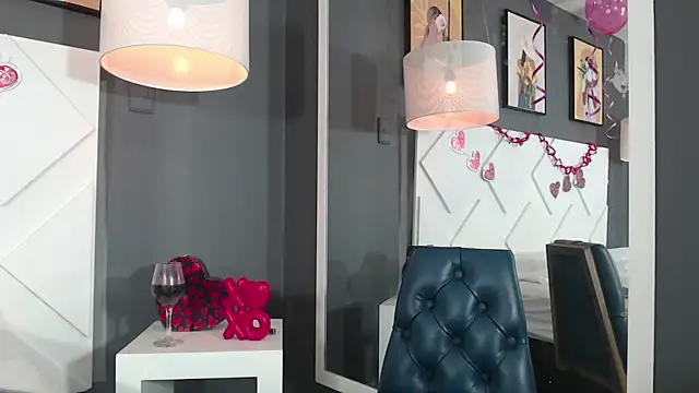 Snapshot of KyleDoom chatting on September 20, 2025, 12:32 pm KyleDoom online show from September 20, 2025, 12:32 pm