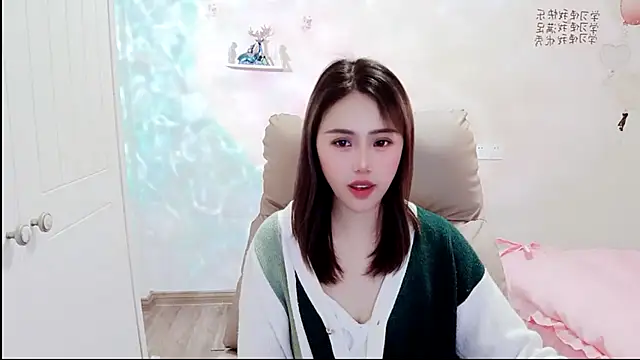 susan-YY online show from December 23, 2024, 5:06 am