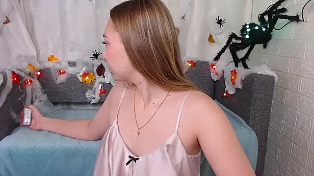 bellaa love  online show from October 10, 2025, 12:33 am