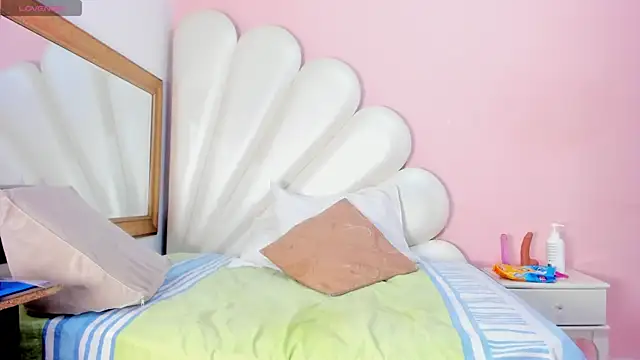 Snapshot of Ally_Parkeer_ chatting on February 8, 2025, 1:01 pm Ally Parkeer online show from February 8, 2025, 1:01 pm