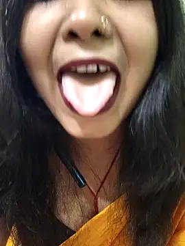 yoursweety09 online show from December 20, 2025, 1:58 pm