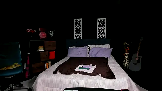 NinaRiveraXO online show from October 8, 2025, 1:07 am