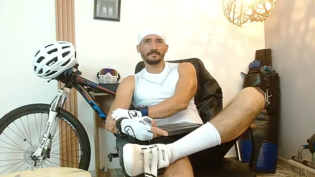 Reiko 85  online show from September 18, 2025, 2:31 pm