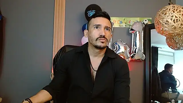 Snapshot of Reiko_85_ chatting on April 28, 2026, 2:43 pm Reiko 85 online show from April 28, 2026, 2:43 pm