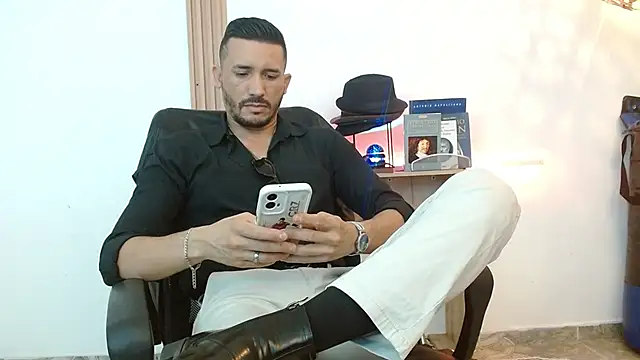 Reiko 85  online show from November 24, 2025, 3:01 pm