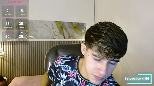 Dyla n18 online show from November 28, 2025, 7:36 pm