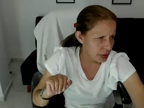 Snapshot of Milf_karlye chatting on February 16, 2025, 5:26 am Milf karlye online show from February 16, 2025, 5:26 am