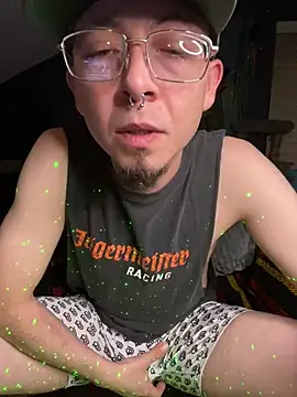 Snapshot of bootymunch333r chatting on February 18, 2025, 8:16 am bootymunch333r online show from February 18, 2025, 8:16 am