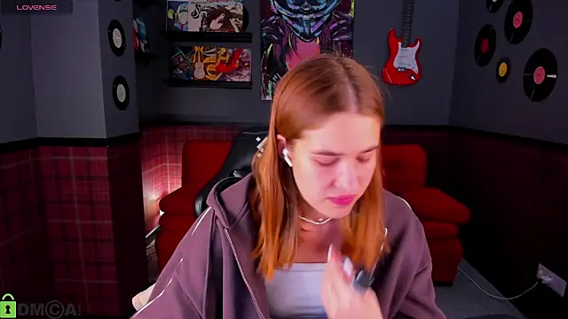 Jennifer Wadee online show from April 8, 2026, 11:17 pm