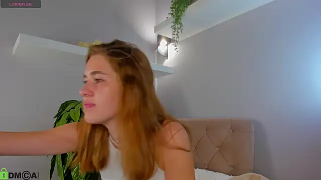 Jennifer Wadee online show from May 29, 2026, 12:49 am