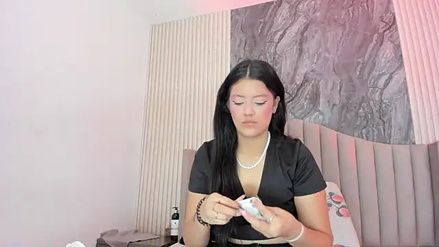 Snapshot of Zahra_lloydd chatting on January 15, 2025, 12:04 pm Zahra lloydd online show from January 15, 2025, 12:04 pm