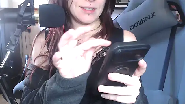 Snapshot of complicata_mente chatting on February 4, 2025, 10:54 am complicata mente online show from February 4, 2025, 10:54 am