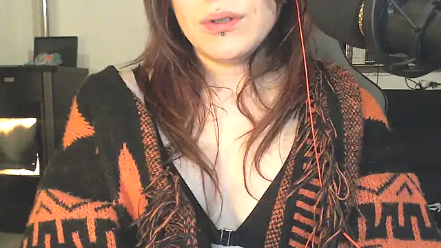 Snapshot of complicata_mente chatting on March 6, 2025, 10:36 pm complicata mente online show from March 6, 2025, 10:36 pm