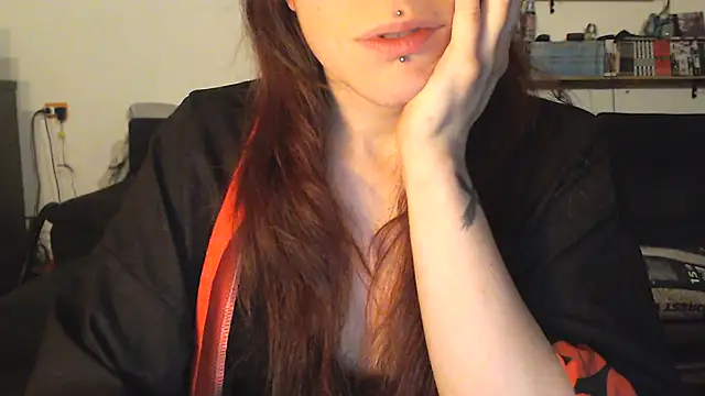 Snapshot of complicata_mente chatting on January 15, 2025, 9:30 pm complicata mente online show from January 15, 2025, 9:30 pm