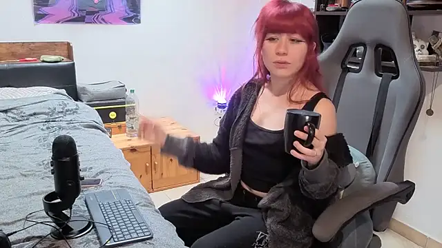 Snapshot of complicata_mente chatting on October 29, 2025, 1:21 pm complicata mente online show from October 29, 2025, 1:21 pm