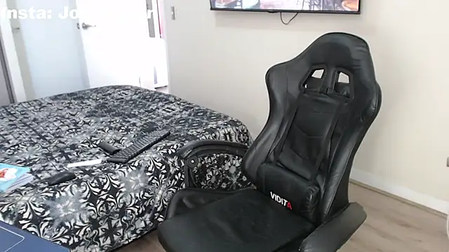 jonhklleyn online show from November 13, 2025, 6:23 pm