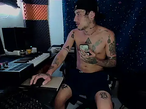 patrik tattoo  online show from February 25, 2025, 4:03 am