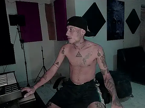 Snapshot of patrik_tattoo_ chatting on November 22, 2025, 2:10 am patrik tattoo online show from November 22, 2025, 2:10 am