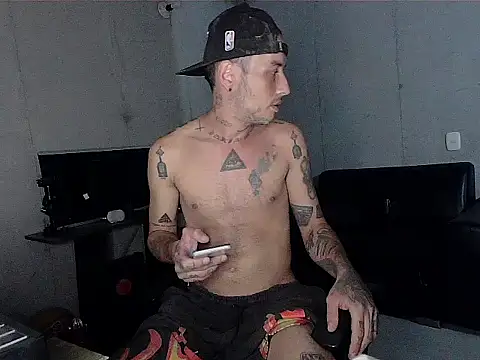 Snapshot of patrik_tattoo_ chatting on February 16, 2026, 5:06 am patrik tattoo online show from February 16, 2026, 5:06 am