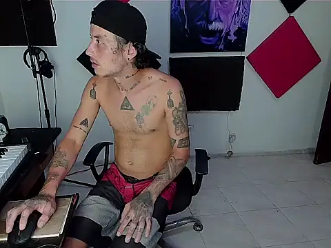 Snapshot of patrik_tattoo_ chatting on October 15, 2025, 10:40 pm patrik tattoo online show from October 15, 2025, 10:40 pm