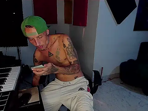 Snapshot of patrik_tattoo_ chatting on November 15, 2025, 9:24 am patrik tattoo online show from November 15, 2025, 9:24 am