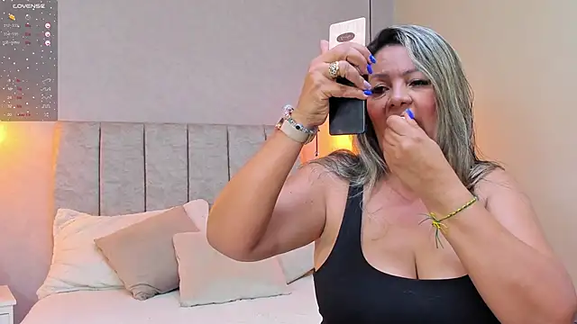 tutu milf online show from March 12, 2025, 7:14 pm