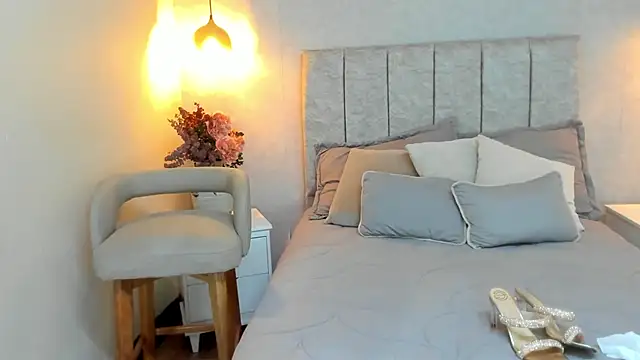 tutu milf online show from February 10, 2026, 7:13 pm