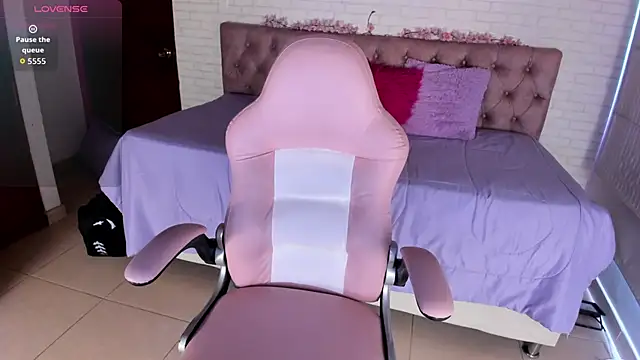 Kitty Pam online show from September 19, 2025, 8:02 pm