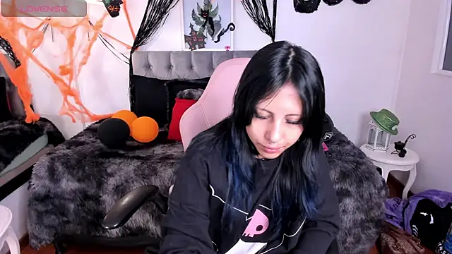 Kitty Pam online show from October 30, 2025, 2:43 am