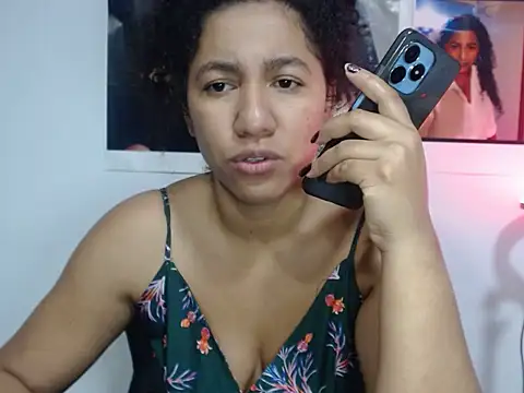 bellacrespalatina online show from October 12, 2025, 10:33 pm