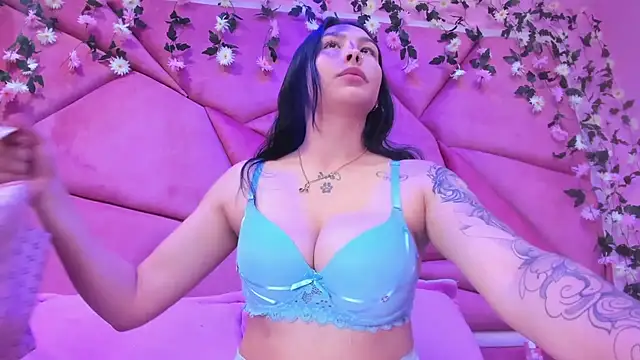 Snapshot of ChloeeTompson_ chatting on March 11, 2025, 3:25 am ChloeeTompson online show from March 11, 2025, 3:25 am
