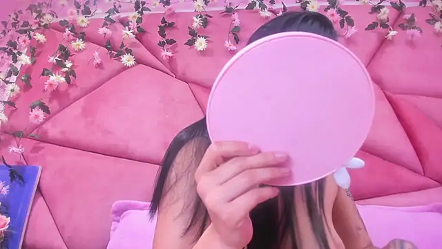 Snapshot of ChloeeTompson_ chatting on March 11, 2025, 10:29 am ChloeeTompson online show from March 11, 2025, 10:29 am