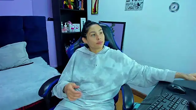 Snapshot of ChloeeTompson_ chatting on October 24, 2025, 1:04 am ChloeeTompson online show from October 24, 2025, 1:04 am