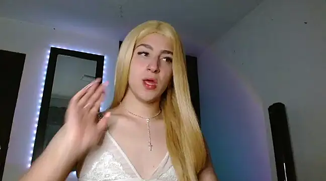 Triana Damelio online show from February 28, 2025, 1:14 pm