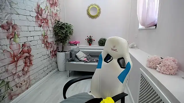 Snapshot of Cutie_Asya chatting on October 6, 2025, 4:24 am Cutie Asya online show from October 6, 2025, 4:24 am