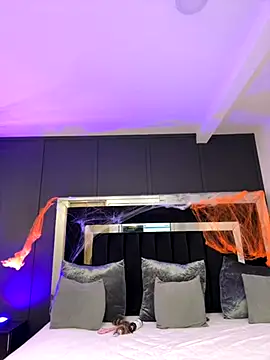 Snapshot of emilie_xx_ chatting on October 24, 2025, 9:36 pm emilie xx  online show from October 24, 2025, 9:36 pm