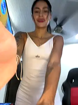 Snapshot of emilie_xx_ chatting on September 29, 2025, 2:44 pm emilie xx  online show from September 29, 2025, 2:44 pm