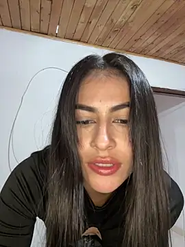 Snapshot of emilie_xx_ chatting on October 12, 2025, 10:33 pm emilie xx  online show from October 12, 2025, 10:33 pm