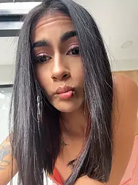 Snapshot of emilie_xx_ chatting on May 13, 2026, 8:49 pm emilie xx online show from May 13, 2026, 8:49 pm