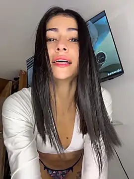 Snapshot of emilie_xx_ chatting on June 3, 2026, 2:18 pm emilie xx online show from June 3, 2026, 2:18 pm